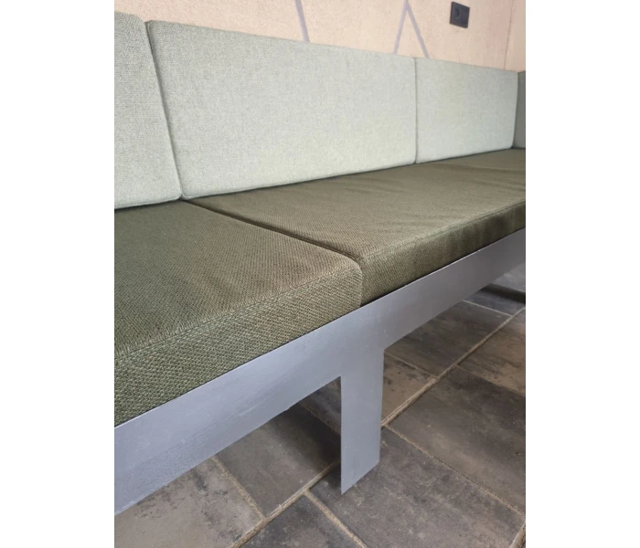 Оббивка м'яких сидінь для садової альтанки