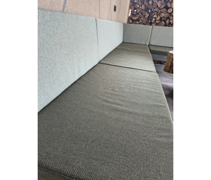 Оббивка м'яких сидінь для садової альтанки