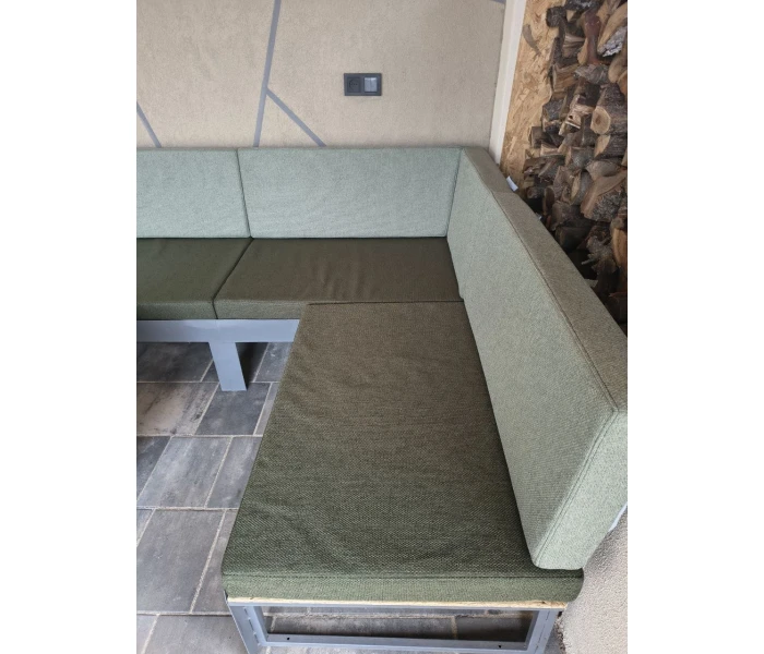 Оббивка м'яких сидінь для садової альтанки