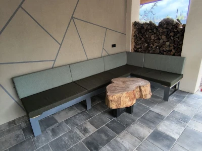 Оббивка м'яких сидінь для садової альтанки