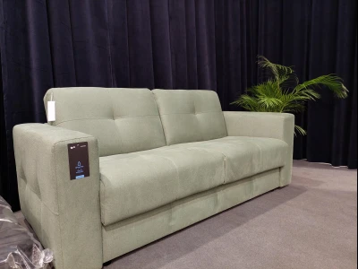 Диван с квадратными формами и прошивкой