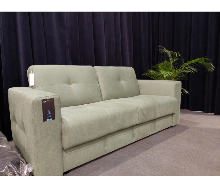 Диван з квадратними формами та прошивкою