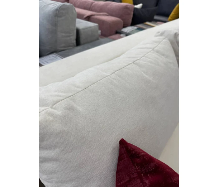 Прямой раскладной диван с тремя подушками-спинками