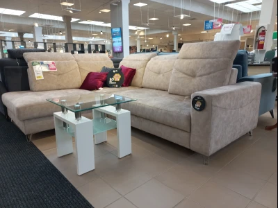 Бежевый диван с регулируемым изголовьем