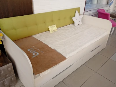 Диван-кровать с выдвижными ящиками для хранения