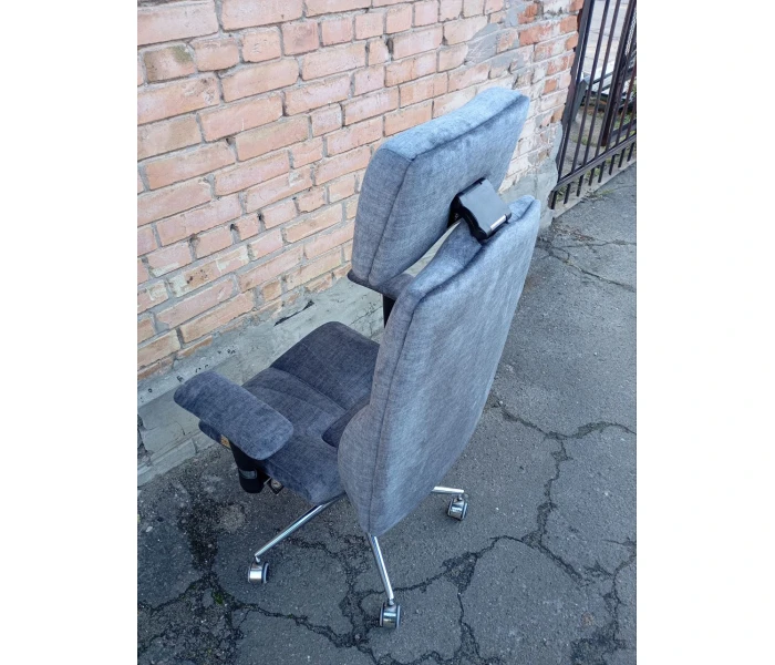 Проєкт з перетяжки сучасного ергономічного крісла