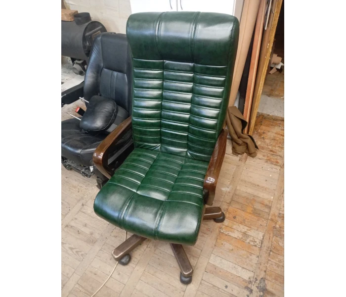 Реставрація офісного крісла з заміною оббивки