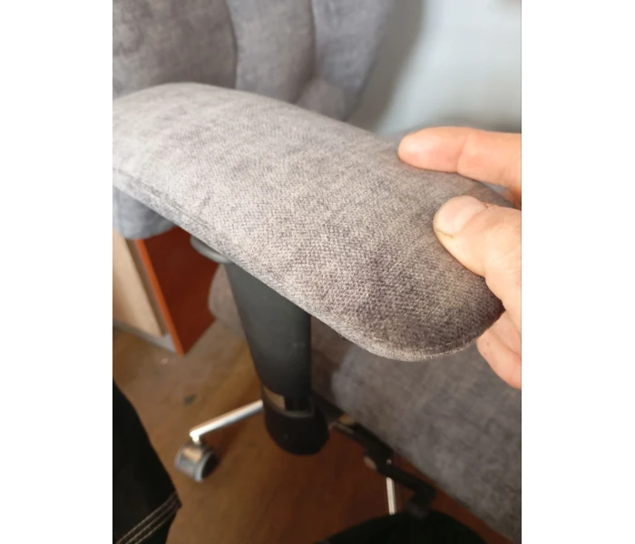 Проєкт з перетяжки сучасного ергономічного крісла