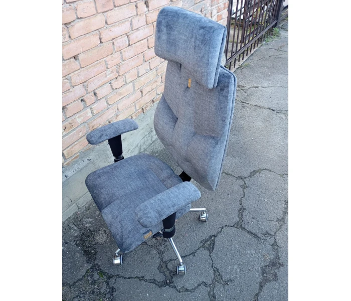 Проєкт з перетяжки сучасного ергономічного крісла