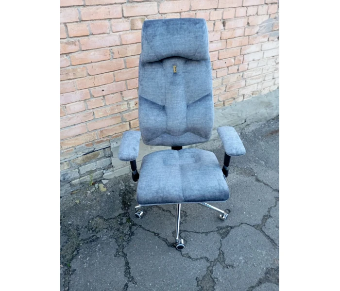 Проєкт з перетяжки сучасного ергономічного крісла