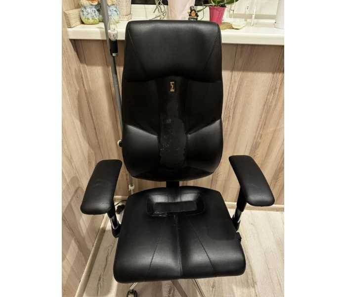 Проєкт з перетяжки сучасного ергономічного крісла