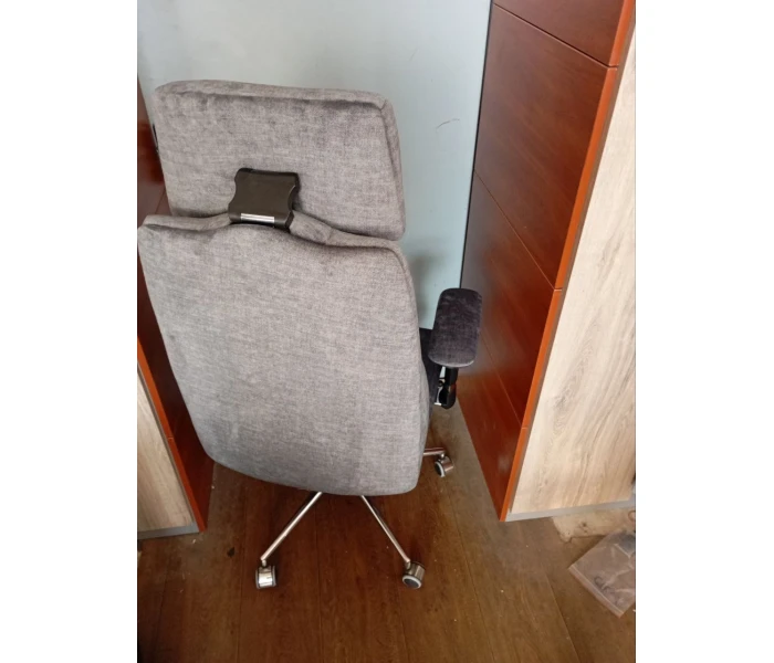 Проєкт з перетяжки сучасного ергономічного крісла