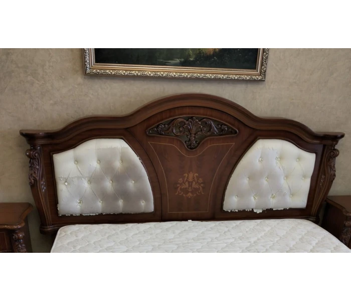 Заміна оббивки декоративних вставок узголів'я