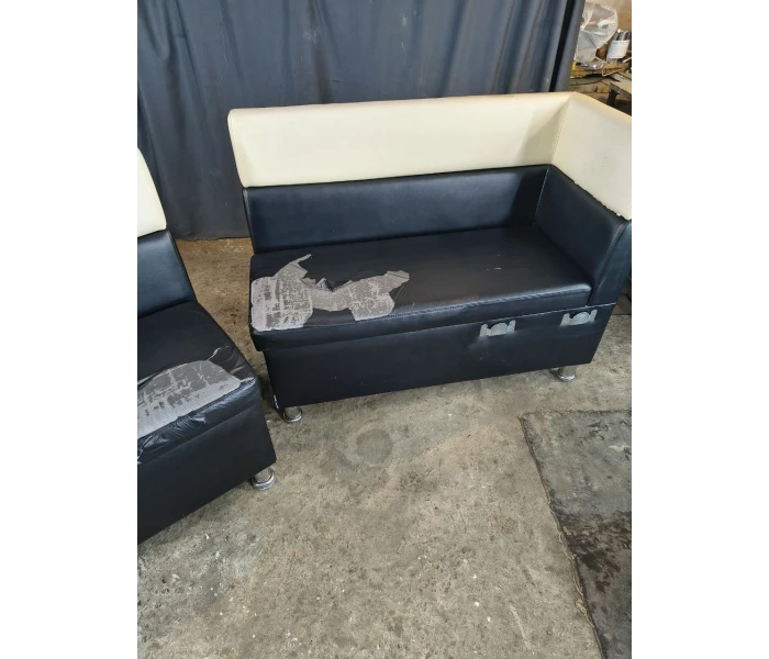 Перетяжка модульного кутового дивана для HoReCa з комбінованою оббивкою