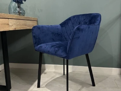 Велюрове крісло з ромбоподібною прошивкою