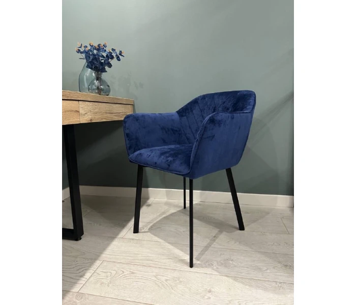 Велюровое кресло с ромбовидной прошивкой