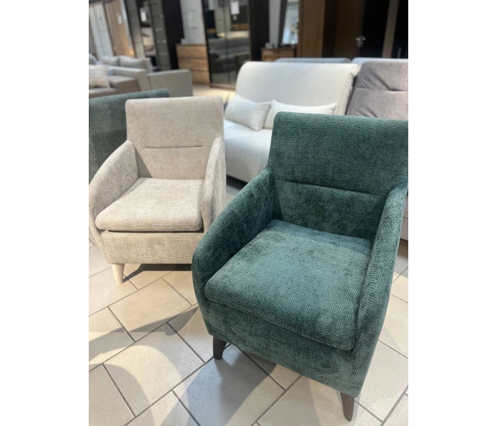 М'яке крісло для відпочинку з високою спинкою