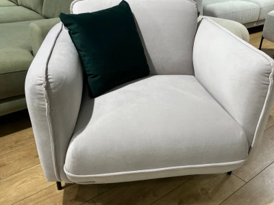 Компактне крісло-куб оббите велюром