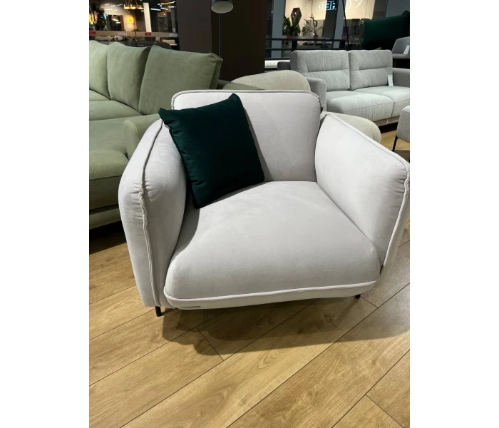 Компактное кресло-куб, обитое велюром