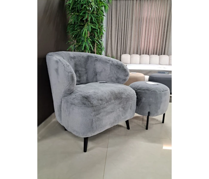 Пушистое кресло-кокон с округлыми формами