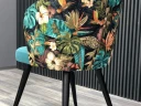 Стілець з тропічним принтом