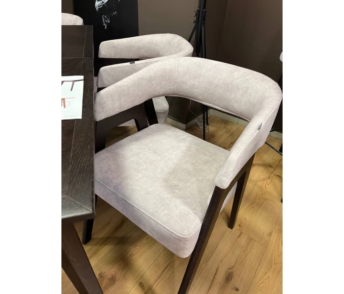 Напівкрісло обіднє м'яке з дерев'яним каркасом