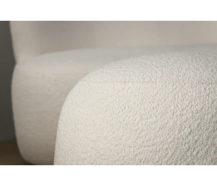 Круглое мягкое кресло с изогнутой спинкой