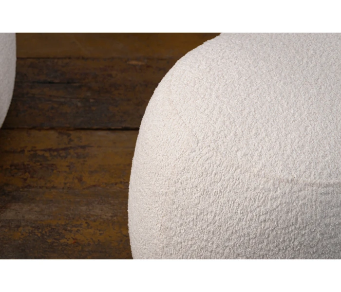 Круглое мягкое кресло с изогнутой спинкой