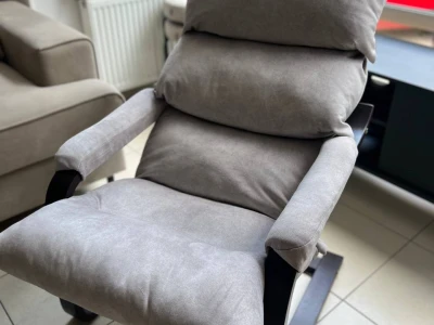 Крісло-качалка з трисекційною м'якою спинкою