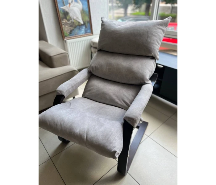 Кресло-качалка с трехсекционной мягкой спинкой