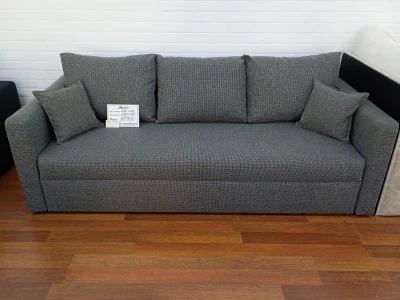 Раскладной диван серого цвета с подушками