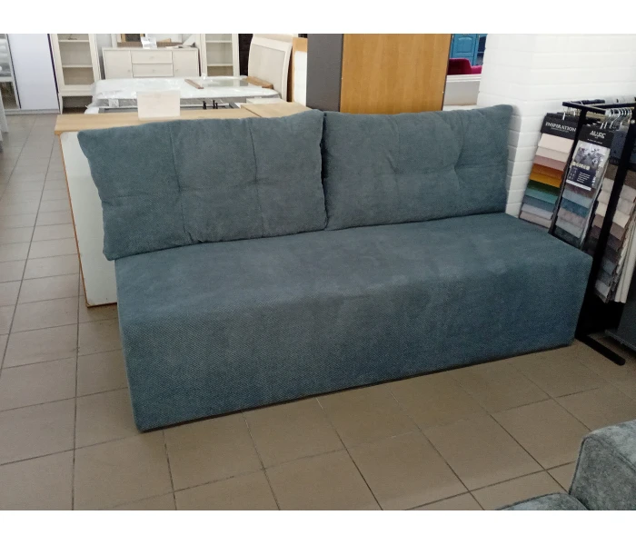 Компактный прямой диван серого цвета без подлокотников