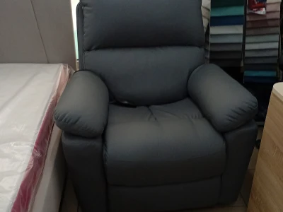 М'яке крісло для відпочинку з високою спинкою