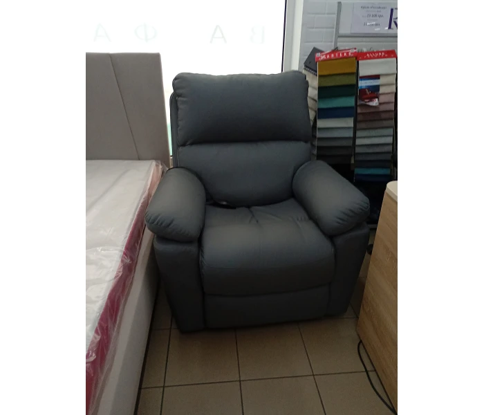 М'яке крісло для відпочинку з високою спинкою