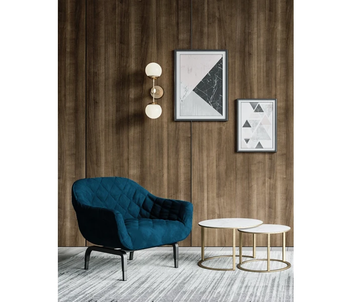 Затишне крісло на металевій основі