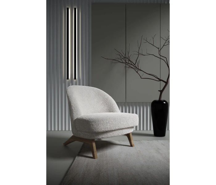 Кресло-бержер с деревянными ножками