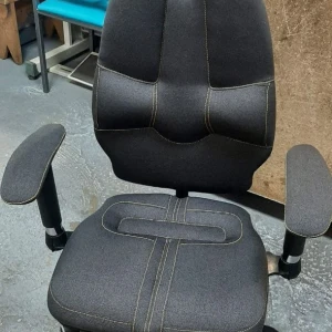 Оновлення ергономічного крісла з контрастною декоративною прошивкою