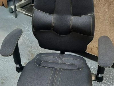 Оновлення ергономічного крісла з контрастною декоративною прошивкою