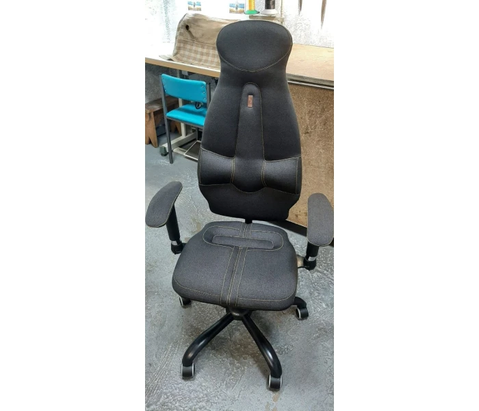 Оновлення ергономічного крісла з контрастною декоративною прошивкою