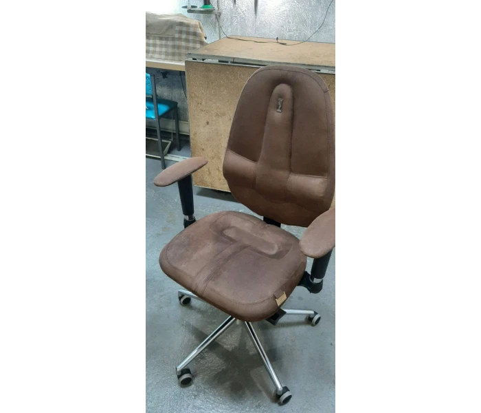 Перетяжка крісла зі складною сегментованою спинкою