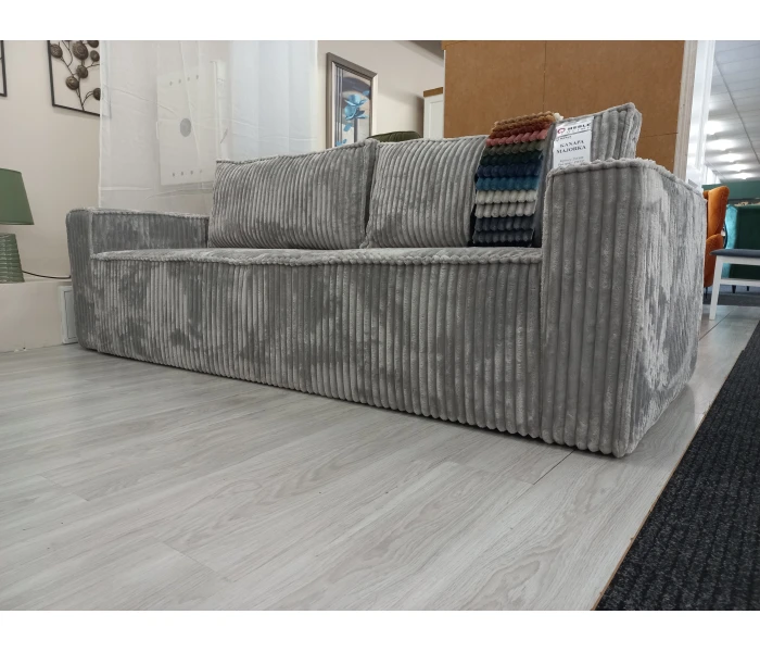 Компактный прямоугольный диван для гостиной или студии