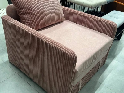 Крісло м'яке кубічної форми у рожевому вельветі