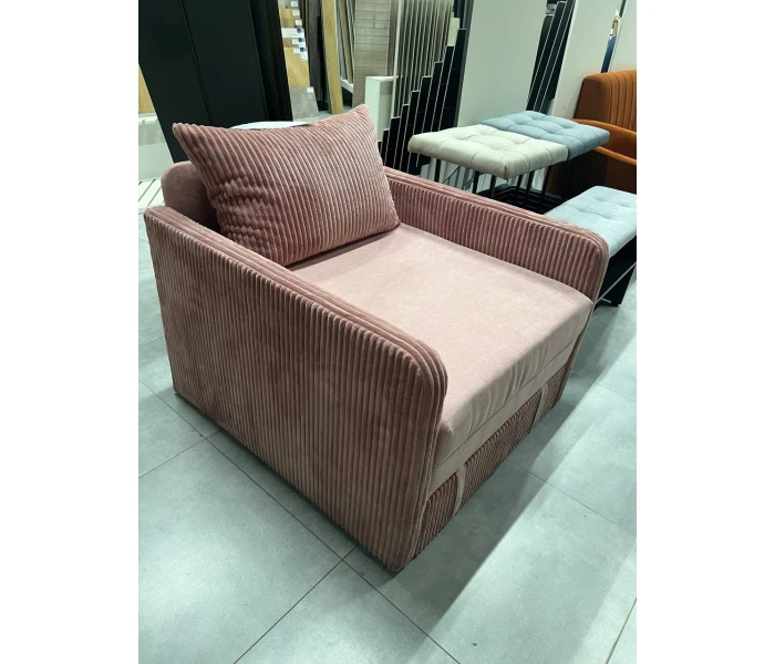 Кресло мягкое кубической формы в розовом вельвете