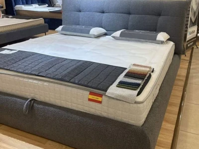 Функціональне ліжко з квадратною прошивкою