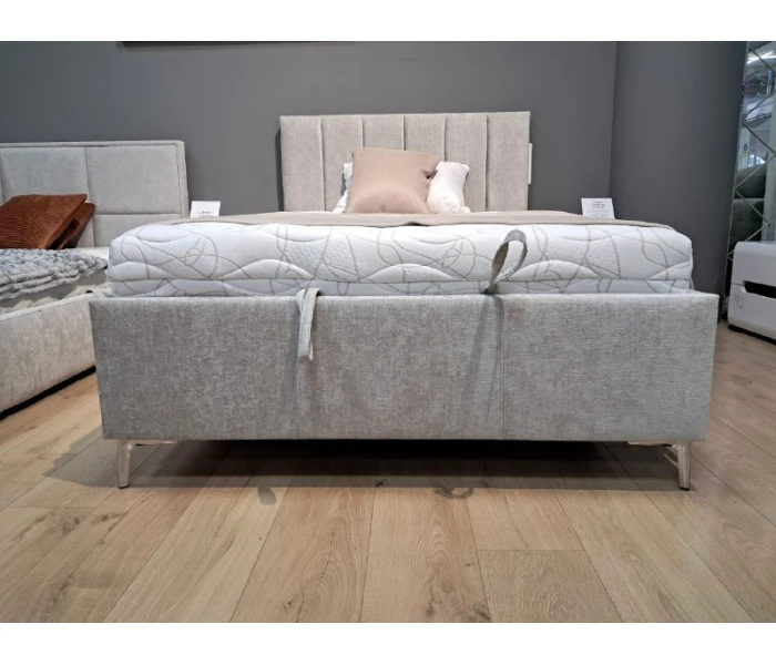 Полутороспальне ліжко з вертикальною стяжкою