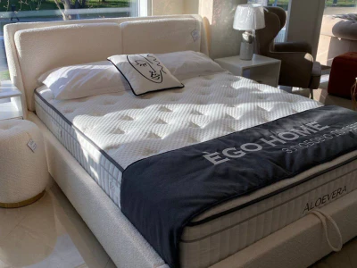 Двоспальне м'яке ліжко з заокругленими кутами