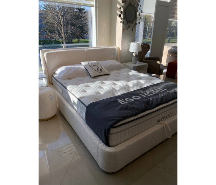 Двоспальне м'яке ліжко з заокругленими кутами