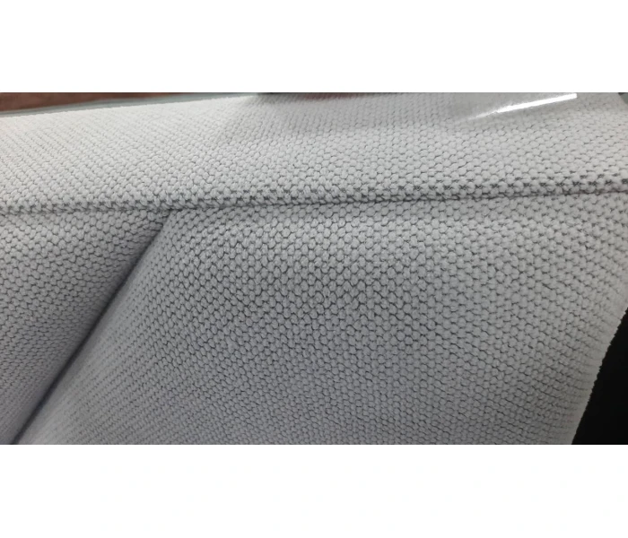 Двоспальне ліжко з м'якою спинкою та геометричню прошивкою