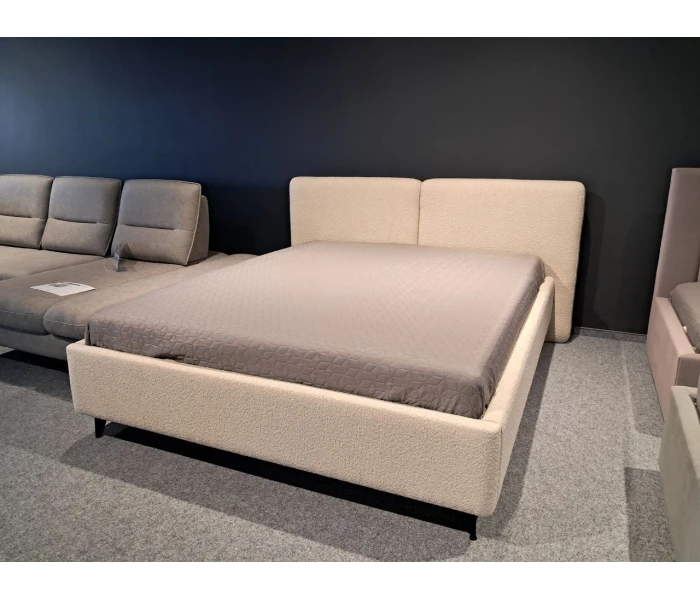  Ліжко з м'яким подвійним узголів'ям