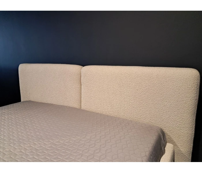  Ліжко з м'яким подвійним узголів'ям